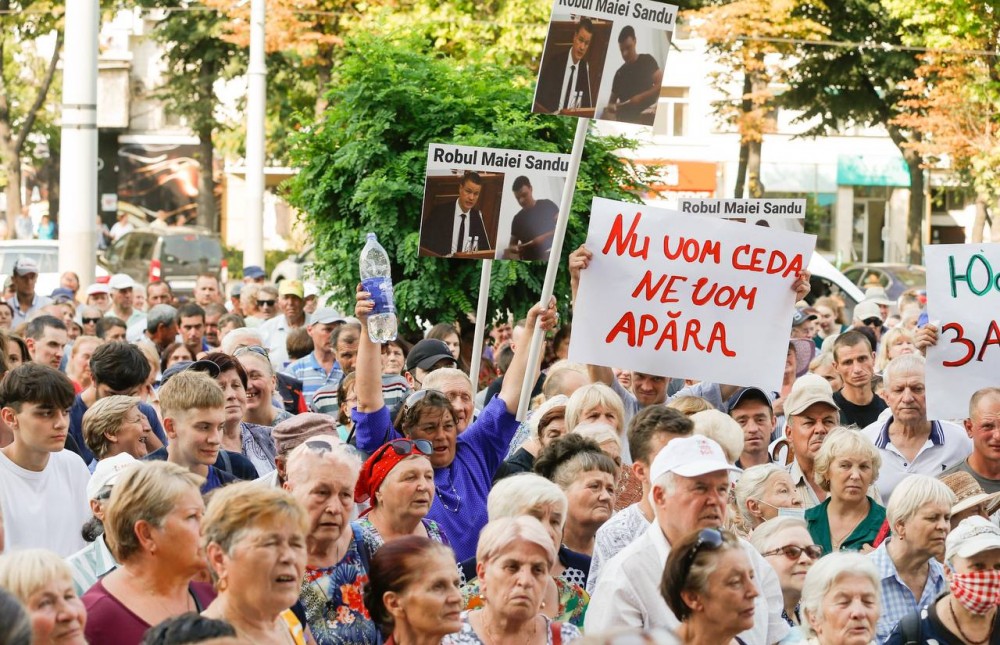 Un nou protest în fața Procuraturii Generale. Mii de oameni au cerut eliberarea deputatului Partidului „ȘOR”, Marina Tauber
